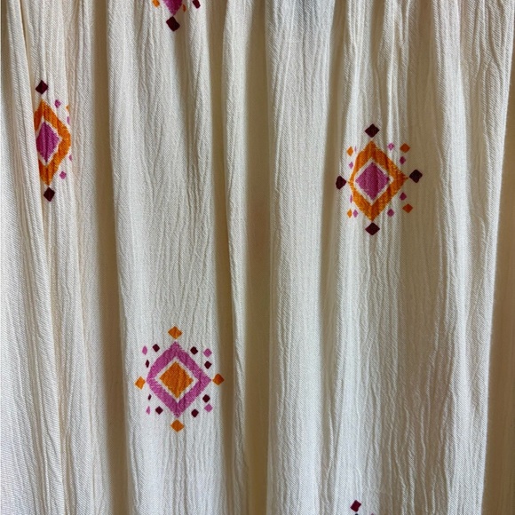 Old Navy Cream and Pink Embellished Tank Top - Picture 5 of 6